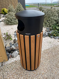Outdoor trash can for businesses and parks