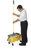 Household bucket Rubbermaib Hygen with grid and wheels