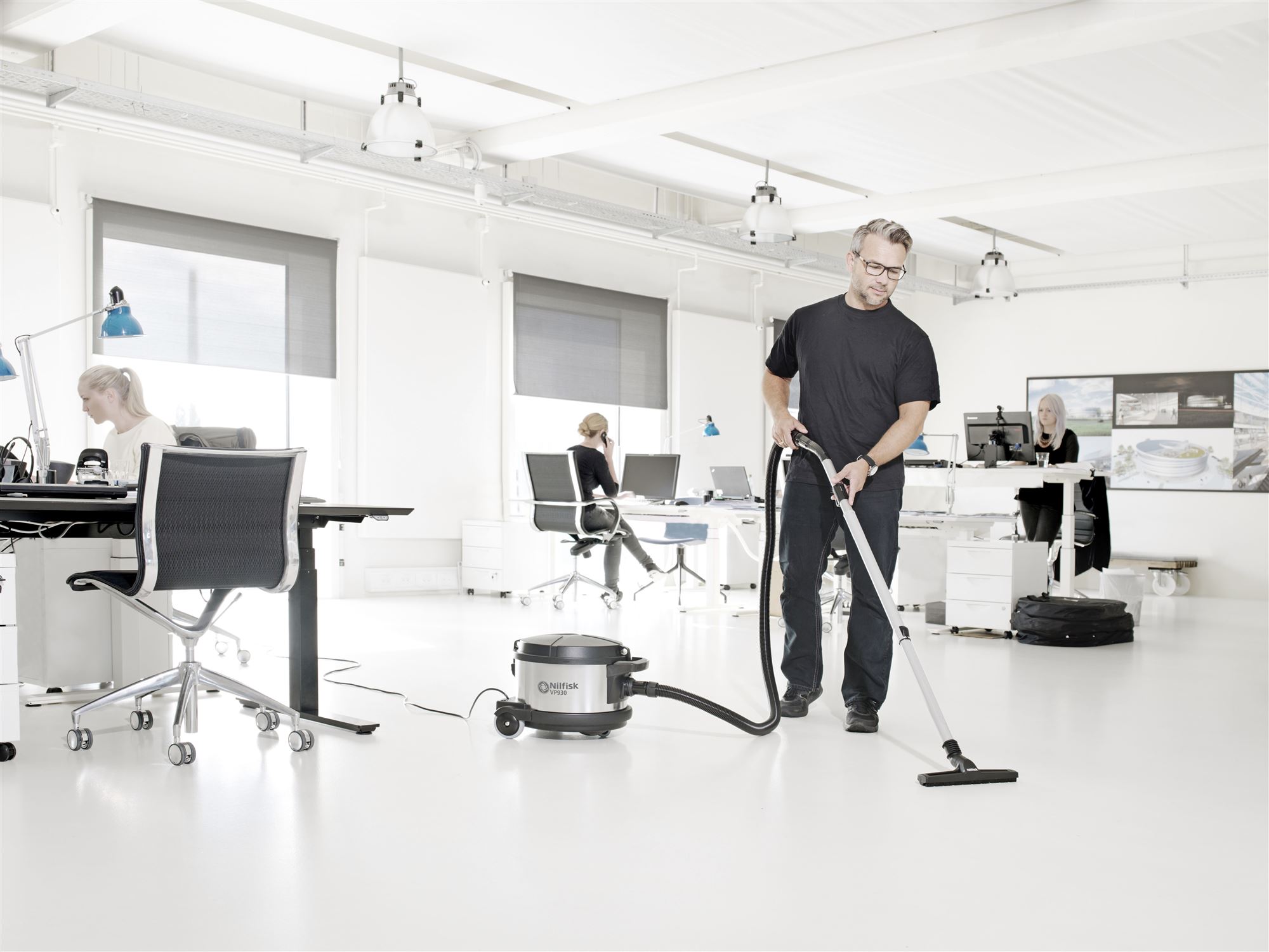 Nilfisk VP930 vacuum cleaner promo Voussert