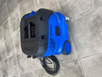 Nilfisk Alto Attix 33-01 IC vacuum cleaner demonstration