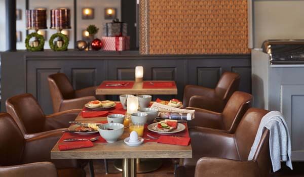 Duni tablecloth and napkin decorate your tables